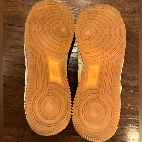 Bright yellow and white Nike Air Force 1 ‘07 Premium. Women’s size 7.5. - Picture 4 of 5